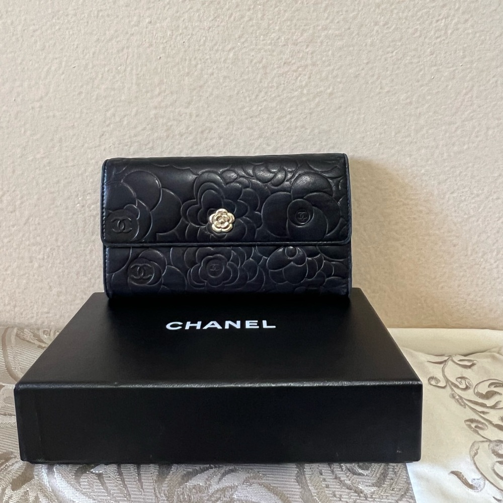 CHANEL wallet
